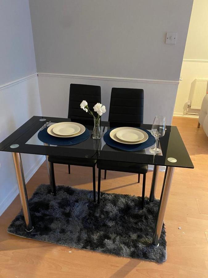 2 Bedroom Lovely Apartment In Woolwich London Exterior foto
